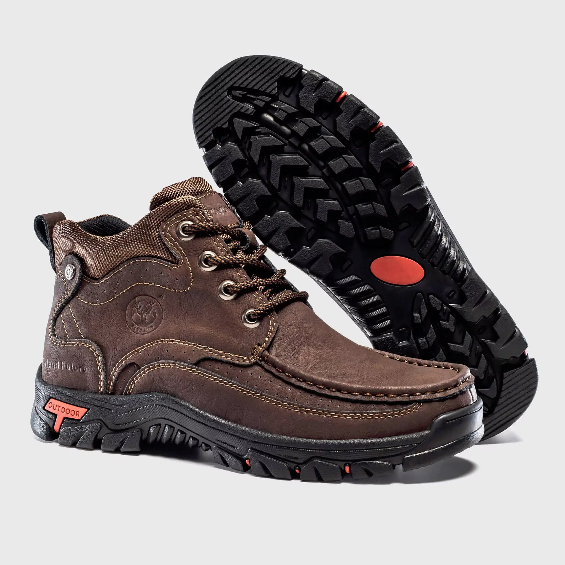 Durable rubber sole of Flyland outdoor walking boots Land2511 providing stability.